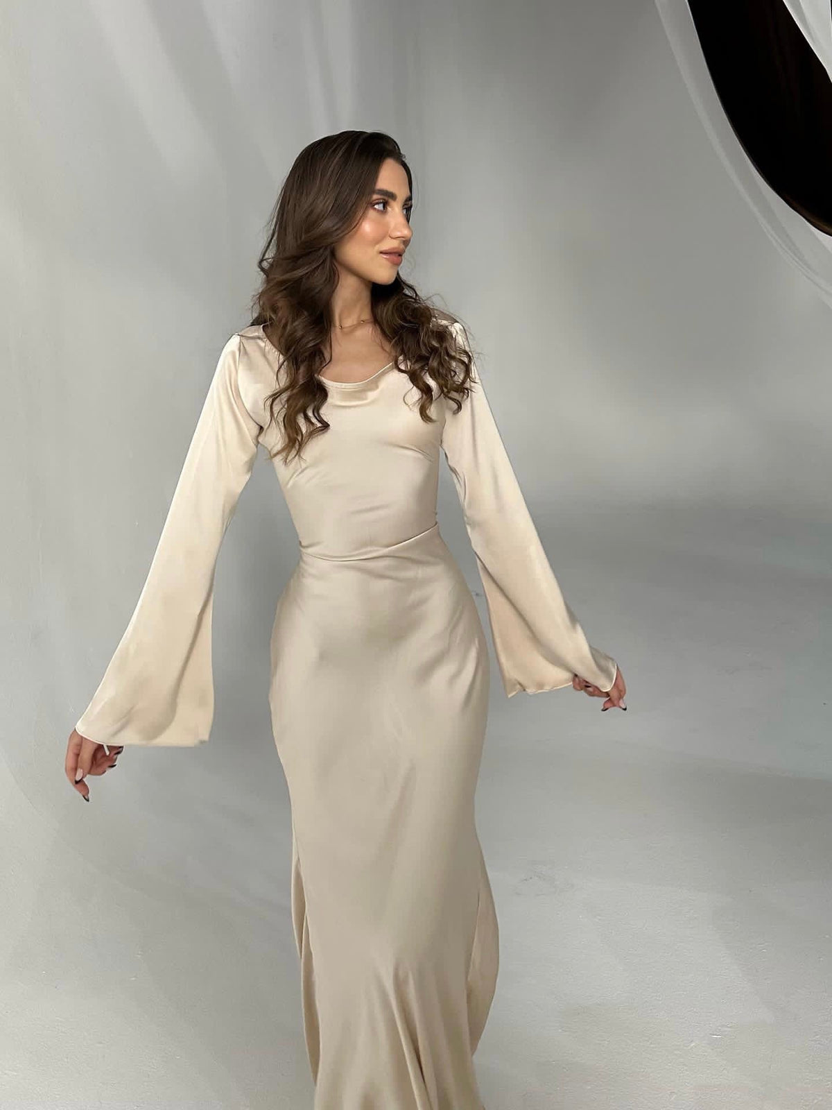 Women's Long Sleeve Maxi Dress – Fitted Shape & Bell Sleeves