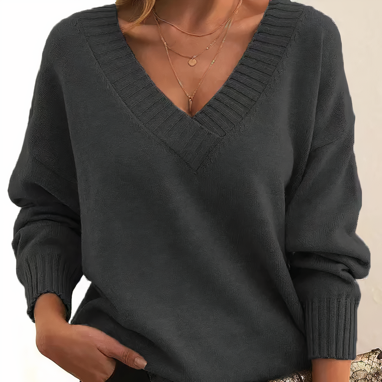 Women's Sweaters – Relaxed V-Neck Knit Pullover