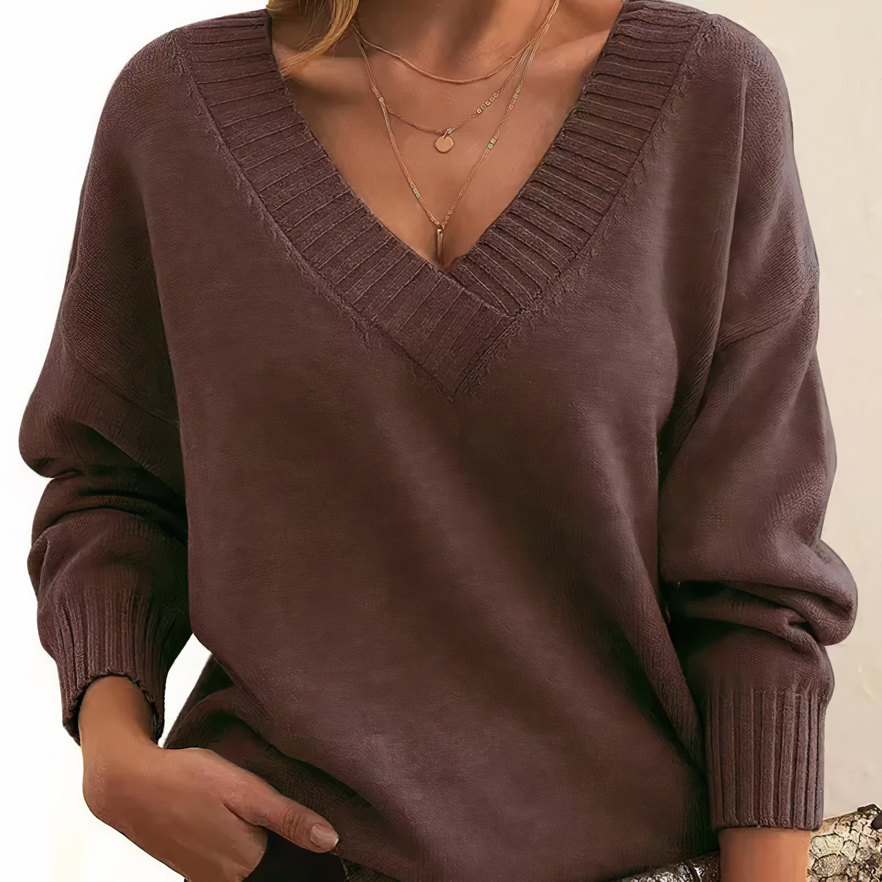 Women's Sweaters – Relaxed V-Neck Knit Pullover