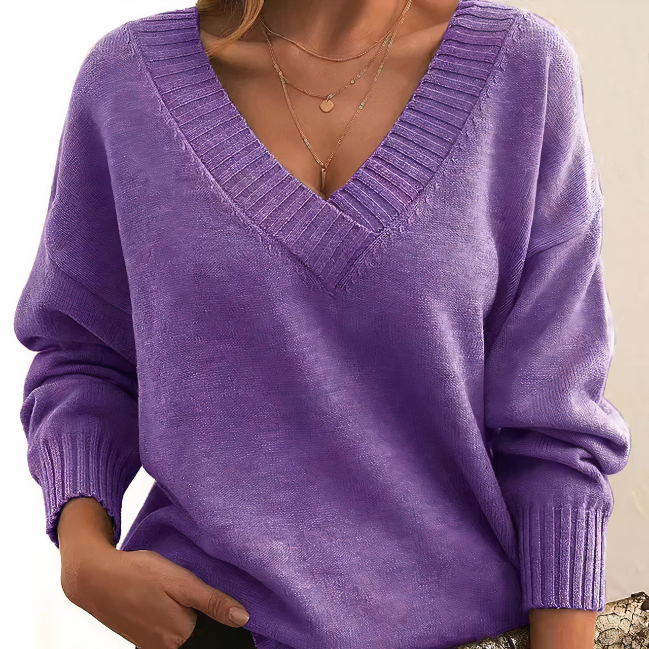 Women's Sweaters – Relaxed V-Neck Knit Pullover